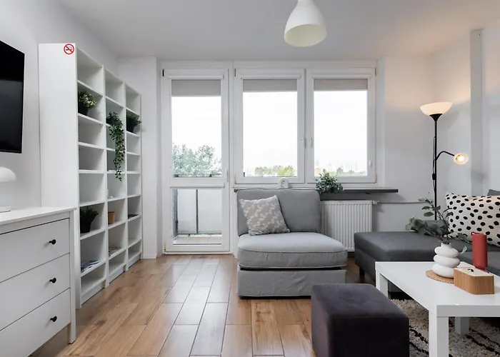 Superapart Saska 66 * ワルシャワ